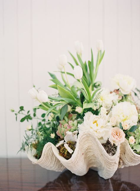 Clam shell centerpiece for a beach/coastal theme Fun Floral Arrangements, Shell Centerpieces, Nautical Wedding Inspiration, Beach Wedding Reception, Seaside Wedding, Wedding Beach, Coastal Wedding, Beach Theme Wedding, Coastal Chic