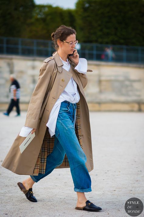 Tanya Jones by STYLEDUMONDE Street Style Fashion Photography0E2A4064 Trench Coat Street Style, Trench Outfit, Burberry Trenchcoat, Jeans Trend, Trench Coat Outfit, Coat Street Style, Giovanna Battaglia, Burberry Coat, Anna Dello Russo