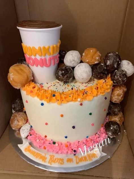 Crazy Birthday Cakes, Donuts Birthday, Dunkin Donut, 14th Birthday Cakes, Donut Birthday Parties, Themes Ideas, Party 2023, Coffee And Donuts, Creative Birthday Cakes