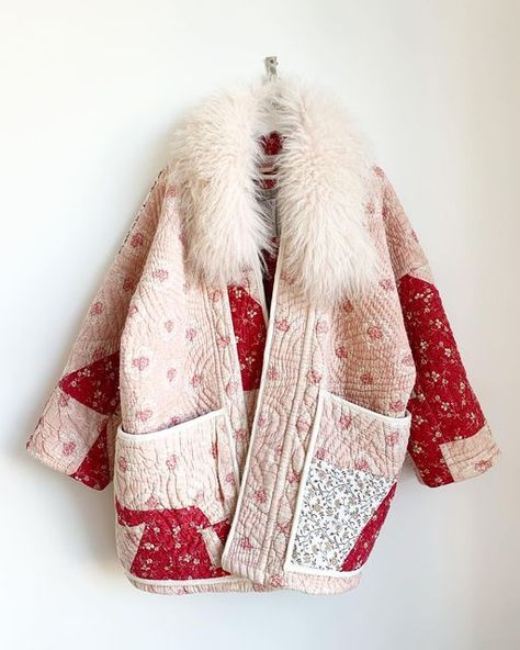 🌸 Hera Vintage 🌸 on Instagram: "I’m in raptures over this jacket, I’m literally in aesthetic arrest. This quilt came into my life a couple of years ago and I have been slowly hand quilting the additional patches that had been used to repair the original quilt over the years. Originating from the UK she is an original Durham quilt the outer is a beautiful red and pink patch and she is filled with pure wool wadding. Finished with a Mongolian detachable collar this jacket is not only super warm Quilted Dress, Pink Patch, Quilt Coat, Slow Fashion Movement, Red Quilts, Quilting Inspiration, Crochet Inspo, Detachable Collar, Quilt Jacket