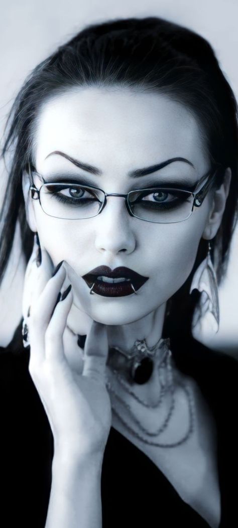 Modern Gothic Makeup, Corp Goth Makeup, Corporate Goth Makeup, Riya Albert, Aesthetic Chaos, Darya Goncharova, Gothic Girl Art, Corp Goth, Gothic Women