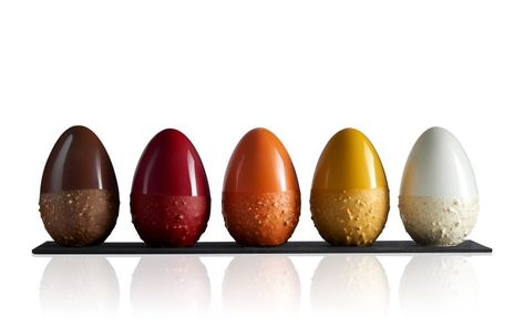 The most awesome Easter Eggs from the most luxurious hotels - The Hotel Trotter Pastry Shop Interior, Chocolate Packaging Design, Chocolate Work, Fish N Chips, Dessert Boxes, Chocolate Heaven, Most Luxurious Hotels, Easter Eggs Chocolate, I Love Chocolate