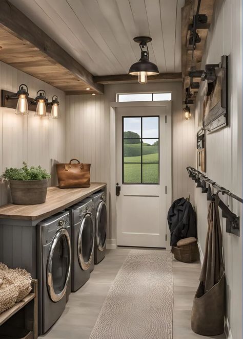 Country Style Laundry Room, Farmhouse Mudroom Ideas, Rustic Mudroom, Homestead Farmhouse, Farmhouse Mudroom, Mudroom Ideas, Farmhouse Laundry, Charming Farmhouse, Vintage Bench