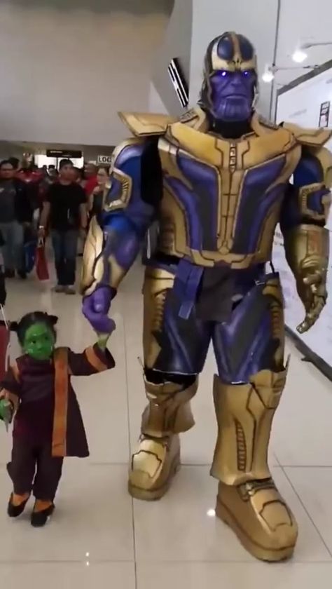 Thanos Cosplay, Thanos Costume, Funny Photoshop Pictures, Diy Cosplay, Best Father, Funny Photoshop, Daughters Day, Father And Daughter, Great Father