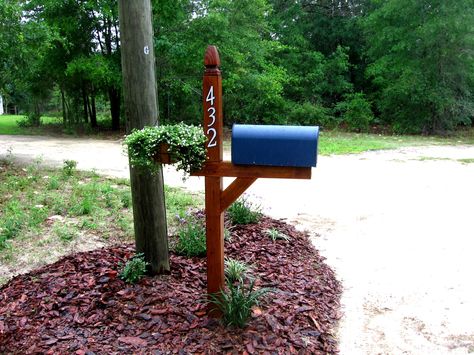 Mailbox With Hanging Basket, Mailbox Hanging Basket, Front Garden Bed, Mailbox Planter, Outside House Ideas, Mailbox Makeover, Garden Magic, Outside House, Yard Decorations