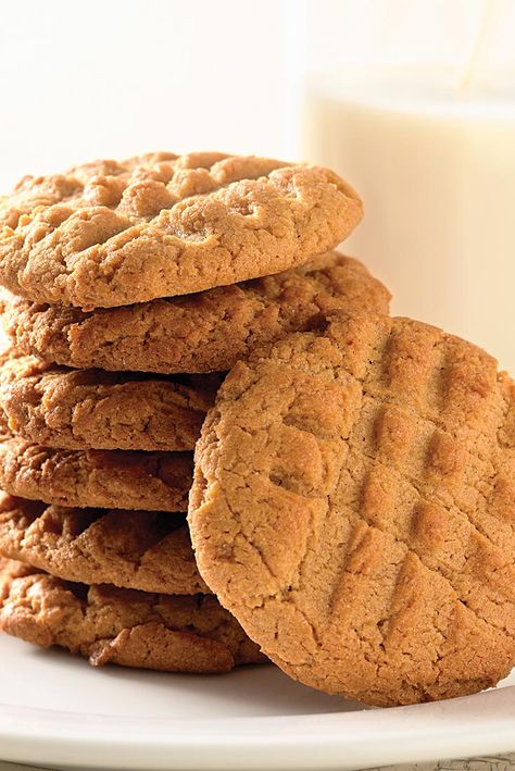 Peanut Butter Cookie Recipe Soft, Fall Dessert Recipes Easy, Cookie Crisp, Easy Peanut Butter Cookies, Chewy Peanut Butter Cookies, Fall Desserts Easy, King Food, Butter Cookies Recipe, Buttery Cookies