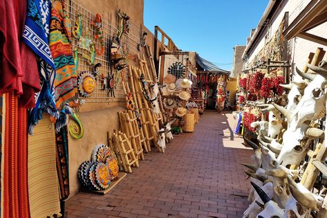 The best markets in Cancún aren't shopping malls or department stores, but rather offer fresh local cuisine, arts and crafts by expert artisans, and an entire world of culture. The markets here are vibrant and lively places that exemplify the rich folkloric tradition of Mexico that still defines Cancún to this day. Discover some of the best places Mexican Art Painting, Mexican Market, Cancun Trip, Mexico Cruise, Mexico Map, Mexico Trip, Puerto Morelos, Birthday Trip, Cute Cafe