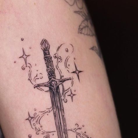 Dragon Dagger Tattoo, Fairytale Tattoo Ideas, Fairytale Tattoos, Medieval Tattoo Ideas, Narnia Tattoo, Fairytale Tattoo, Whimsical Tattoo, Fantasy Tattoo, Whimsical Tattoos