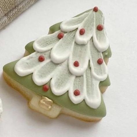 Decorated Christmas Tree Cookies, Christmas Sugar Cookie Designs, Gingerbread House Ideas, Decorated Sugar Cookie, Christmas Cookie Cake, Christmas Sugar Cookies Decorated, Cute Christmas Cookies, The Best Dessert, Winter Cookie