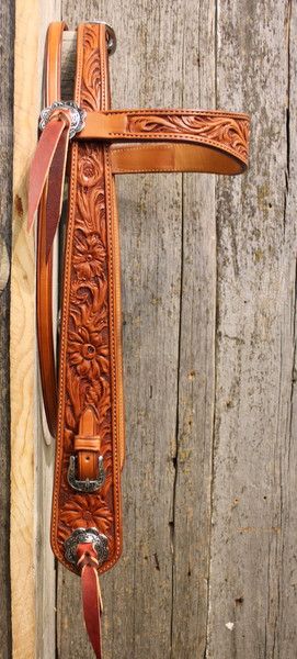 Tooled Headstall, Leather Horse Tack, Handmade Leather Work, Western Headstall, Western Pleasure Horses, Barrel Racing Saddles, How To Make Leather, Barn Houses, Western Bridles