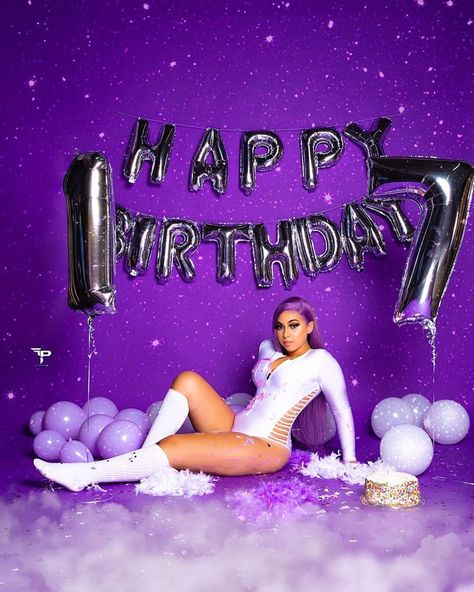 Pinterest @QueenE93_ Birthday Photoshoot Ideas Purple, Purple Photoshoot Birthday, Purple Birthday Photoshoot, 17 Birthday Photoshoot, Butterfly Wedding Theme, 18th Birthday Outfit, 16th Birthday Outfit, 17th Birthday Ideas, Birthday Goals