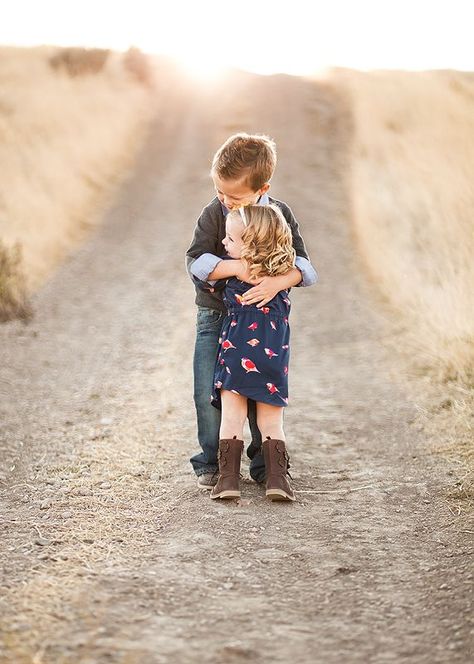 Brother Sister Photos, Sibling Pictures, Sister Photography, Baby Fotografie, Sibling Poses, Sibling Photography, Sibling Photos, Sister Pictures, Sister Photos