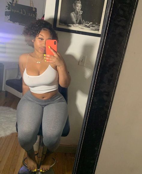 💞 on Twitter: "between these legs is a meal ✨… " Baddie Mirror Selfie, Thick Baddie, Chill Fits, Chill Outfits, Curvy Girl Outfits, Baddie Outfits Casual, Cute Simple Outfits, Cute Woman