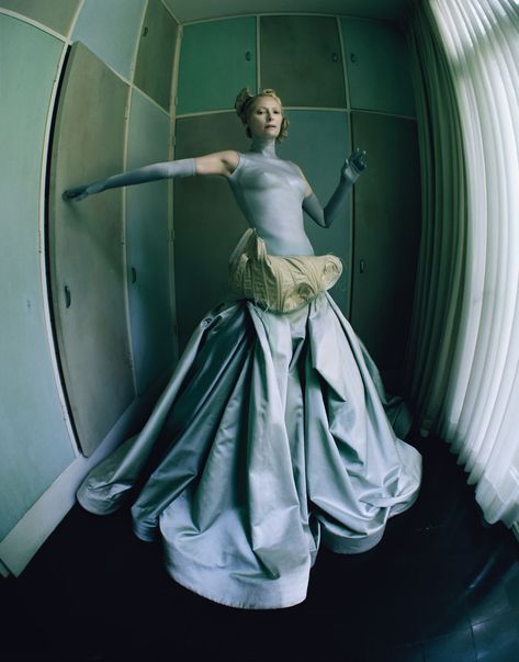 Amanda Harlech, Surrealism Fashion, Tim Walker Photography, Fashion Magazine Pictures, Runway Magazine, Tim Walker, Photographie Inspo, Tilda Swinton, W Magazine