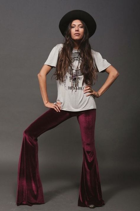 URBAN PEOPLE Bohemian Burgundy Velvet Hippie Flare/Bell Bottom Pants 831 S #Urbanpeopleclothing #CasualPants Y8 Games, Styl Grunge, Velvet Bell Bottoms, Urban People, Video Fashion, Logo Retro, Fest Outfits, Mode Hippie, Clothes Winter