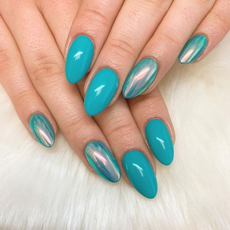 Alecia's Nails on Instagram: “I'm obsessed 😍 This luminera chrome from @socialclaws is honestly the best 👌🏼 . . . . . . . . . #mermaidchrome #unicornchrome #unicornnails…” Turquoise Chrome Nails, Unicorn Nails, Dark Nails, Holographic Nails, Chrome Nails, Fashion Nails, Nail Care, Pretty Nails, Cute Nails