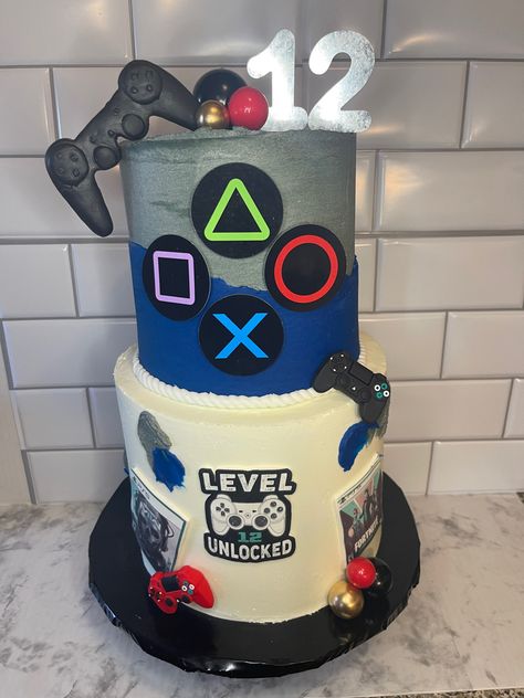 Gamer Birthday Cake, Gamer Cake, Baby 1st Birthday Cake, Video Game Cakes, 8th Birthday Cake, Tiered Cake Design, Video Games Birthday Party, Gamer Birthday, Video Games Birthday