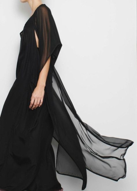 Sheer Clothing, Quoi Porter, Yohji Yamamoto, Fashion Details, Wearing Black, Look Fashion, A Black, Black Fashion, Beautiful Dresses