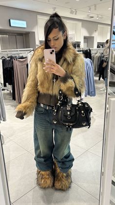 Trucker Jacket Outfit, Winter Outfits Y2k, Fur Boots Outfit, Fur Coat Outfits, Different Body Sizes, Hard Fits, Fur Coat Outfit, Boots Fit, Full Outfits