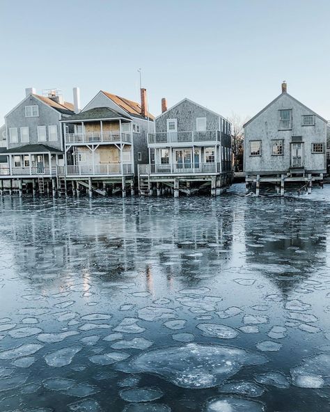 Nantucket- still so pretty in winter ❄️ #Repost @jessicajenkinsphotography ・・・ Right after I took this, I found a heart shaped chunk of ice. I… Cape Cod Winter, Nantucket Winter, Marthas Vineyard Aesthetic, Winter Cape, Nantucket Style, Iphone Wallpaper Stills, Marthas Vineyard, Winter Aesthetic, Oh The Places Youll Go