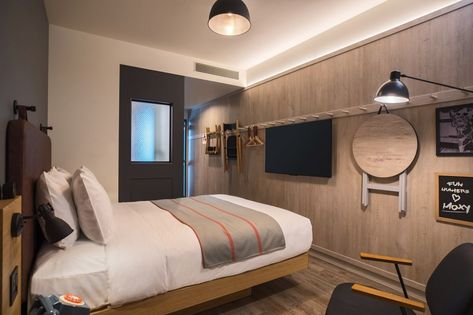 Two Affordable, Design-Friendly Moxy Hotels Open in Japan - COOL HUNTING Small Hotel Room, Theme Hotel, Southern Home Interior, Bed Photos, Hotel Room Design, Small Hotel, Hair Raising, Southern Home, Bedroom Hotel