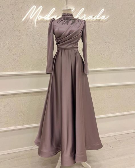 Modest Braidsmaid Dresses, Satin Dresses Hijab, Bridesmaid Dresses Hijab Satin, Dress Muslim Modern, Braidsmaid Dresses, Elegant Silk Dresses, Muslim Evening Dresses, Bride Dress Simple, Soiree Dress