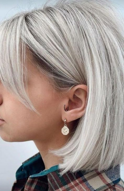 Long Hair Older Women, Grey Hair Looks, Perfect Blonde Hair, Hair Colour Design, Pearl Blonde, Stylish Short Hair, Choppy Bob Hairstyles, Silver Grey Hair, Blonde Hair Inspiration