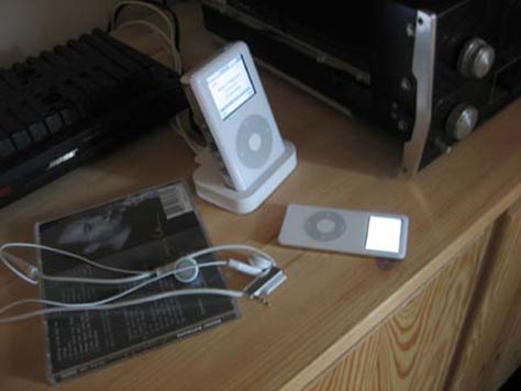 Imac G3, Ipod Dock, Paper Bag Princess, Ipod Classic, Ipod Nano, 2010s Nostalgia, Mp3 Players, Music Aesthetic, Black Friday Shopping