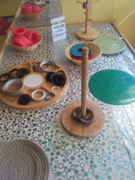 Toddler provocation ≈≈ Reggio Provocations, Reggio Emilia Classroom, Reggio Inspired Classrooms, Toddler Curriculum, Reggio Classroom, Heuristic Play, Infant Classroom, Toddler Classroom, Reggio Inspired