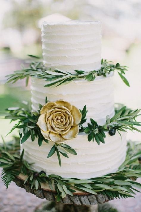 gold and green elegant wedding cake #wedding #wedidngs #wedidngideas #himisspuff #greenweddings Wedding Cake Olive, Rustic Italian Wedding, Wedding Cake Greenery, Wedding Cake Simple Elegant, Frosted Cake, Italian Wedding Cakes, Colorful Wedding Cakes, Olive Green Weddings, Green Wedding Cake