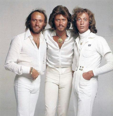 The Bee Gees 1978 - Those pants get any tighter and someone could lose an eye! Men In White, Skin Tight Pants, Karel Gott, The Bee Gees, Andy Gibb, Barry Gibb, Disco Era, Disco Music, Humor Grafico