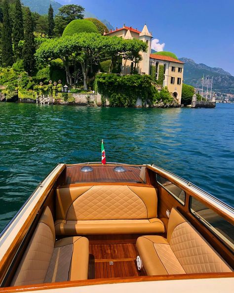 Money Widget, Vintage Italian Aesthetic, Italian Boat, Lake Como Boat, Mini Yacht, Yacht Aesthetic, Europe 2023, Water Taxi, Como Lake