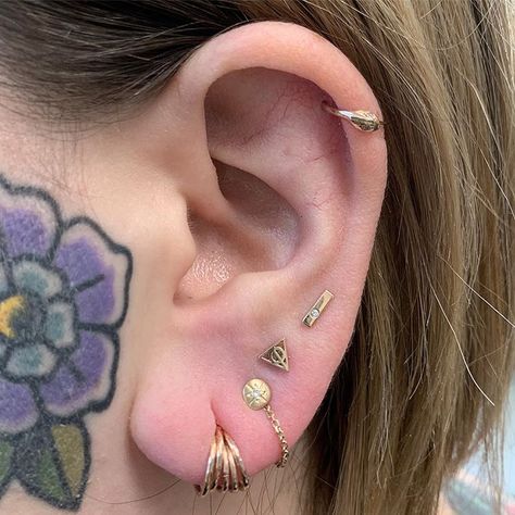 Jazzing up @tattoosbyjaclyn left ear. Stacked rings in her old stretched lobes. Pierced her 3rd hole about 6 months ago, her 4th hole about… Ear Piercings Ideas, Piercings Ideas, Stretched Ear, Double Ear Piercings, Stacked Rings, Cool Ear Piercings, Pretty Ear Piercings, Stretched Lobes, Stacked Earrings