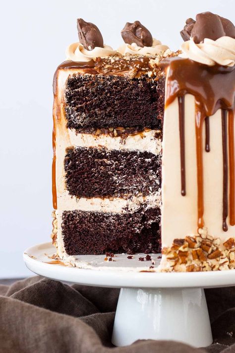 Transform your favorite candy into this Turtles Layer Cake! Layers of rich… 3 Layer Cake Recipe, 3 Layer Cake, Cake Recipe From Scratch, Salted Caramel Chocolate Cake, Salted Caramel Cake, Turtle Cake, Gourmet Cakes, Caramel Buttercream, Layer Cake Recipes