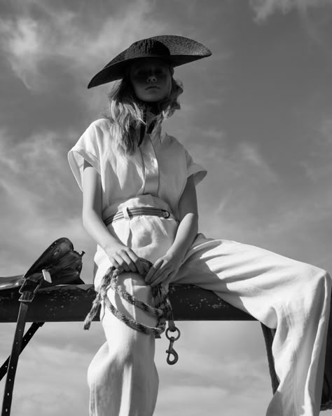 ANDREAS ORTNER STUDIO — ANNA LUND for IN THE MOOD Horse Fashion Editorial, Equestrian Editorial, Horse Editorial, Ranch Fashion, Western Shoot, Horse Photography Poses, Western Photoshoot, Pictures Of Anna, Horse Fashion