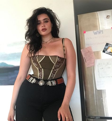 I can't breathe in this galliano corset Barbie Ferreira, Jeans Trend, Plus Size Looks, Makijaż Smokey Eye, Mode Inspo, Moda Vintage, Curvy Girl Outfits, Curvy Outfits, Looks Vintage