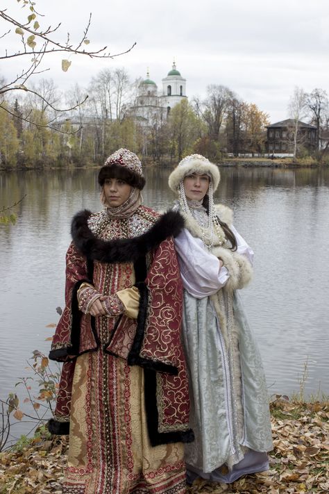 Russian Cultural Dress, 1500s Russian Fashion, Russian Nobility Clothing, Russian Vintage Fashion, Slavic Culture Traditional Clothes, Traditional Russian Clothing Royal, Russian Medieval Clothing, Ancient Russian Clothing, Slavic Folk Dress