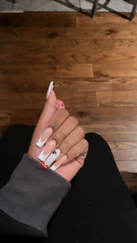 Com Des Garcons Nails, Comes Des Garcons Nails, White Nails Heart Design, Comme Des Garcons Nails Acrylic, White Nails With Heart, Comme Des Garcons Nails, Fye Nails, Quinceanera Nails, Pedicure Ideas