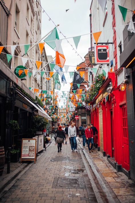 5 Most Instagrammable Spots in Dublin, Ireland | bygabriella.co Dublin Ireland Photography, Dublin Shopping, Ireland Pubs, Ireland Honeymoon, Backpacking Ireland, Ireland Aesthetic, Ireland Pictures, Travel Honeymoon, Dublin Ireland Travel