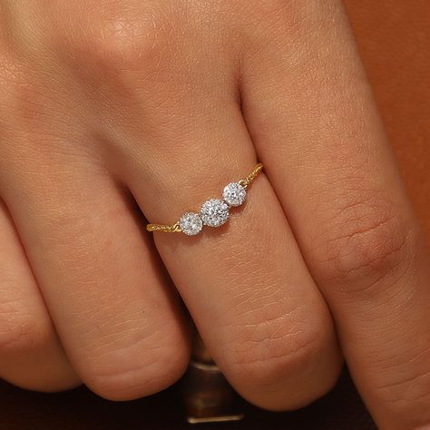 Caratlane Jewellery, Diamond Jewellery Designs, Jewelry Style Guide, Diamond Gold Ring, Chain Rings, Victoria Bc, Fine Jewelery, Jewellery Store, Diamond Gold