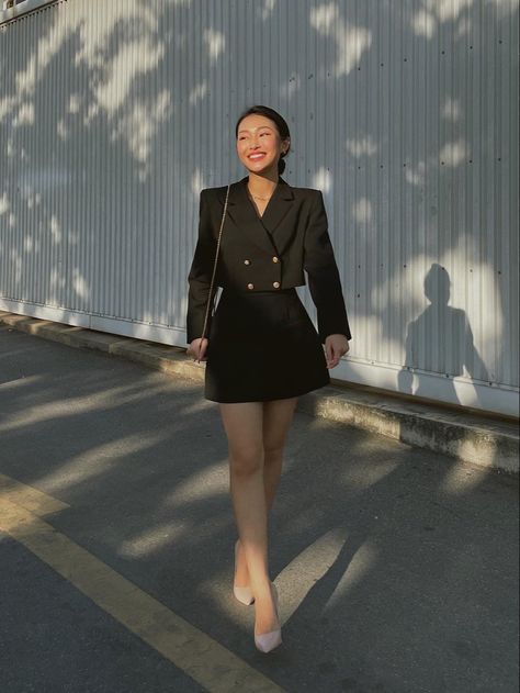 Cropped Blazer Suit Outfit, Mini Skirt Formal Outfit, Cropped Blazer And Skirt Outfit, Coat And Skirt Formal, Crop Blazer And Skirt Outfit, Elegant Semi-formal Mini Blazer Dress, Black Mini Skirt And Blazer Outfit, Chic Mini-length Party Blazer, Chic Black Semi-formal Blazer Dress