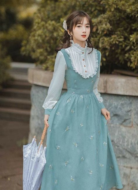 Modest Victorian Dress, Victorian Dress Style, Victorian Modern Dress, Victorian Dress Modern, Victorian Dress Casual, Simple Victorian Dress, Victorian Era Dresses Simple, 1800s Dresses Casual, Modern Victorian Dress