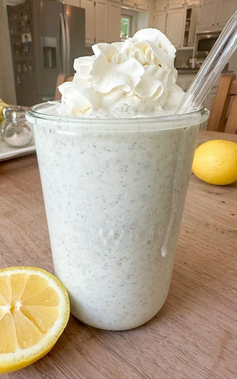 Lemon Cheesecake Smoothie — The Peachie Spoon | High Protein Recipes Peachie Spoon, Ninja Smoothie Recipes, Shake Recipes Healthy, Low Sugar Granola, Smoothie Popsicles, Cheesecake Smoothie, Apple Pie Smoothie, Lean Protein Meals, Protein Shake Smoothie