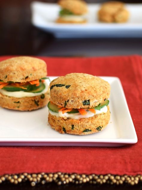 Thai Biscuit Mini Sandwiches with Quick Pickled Vegetables and Garlic Aioli - the delicious biscuits are infused with basil, red curry, and more! Naturally dairy-free and vegan recipe. @bets Mini Sandwiches Recipes, Vegan Finger Food, Fancy Apps, Continental Dishes, Quick Pickled Vegetables, Vegan Finger Foods, Burger Sandwich, Finger Food Recipes, Vegan Sandwiches