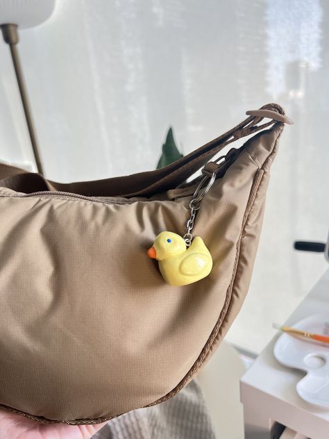 Uniqlo Bag Beige, Uniqlo Bag, Duck Keychain, Duck Gifts, Bags Style, Bag Keychain, Uniqlo Bags, Keychain Cute, Beige Bag