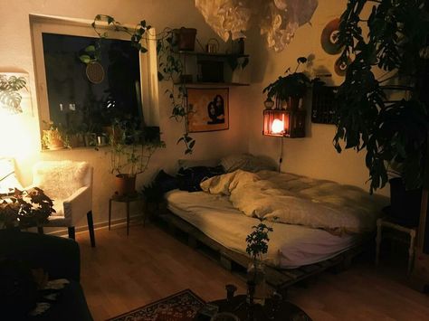 Academia Room, Redecorate Bedroom, Aesthetic Rooms, Dreamy Room, Dream Room Inspiration, Cozy Room, Room Inspiration Bedroom, Bedroom Aesthetic, Room Ideas Bedroom