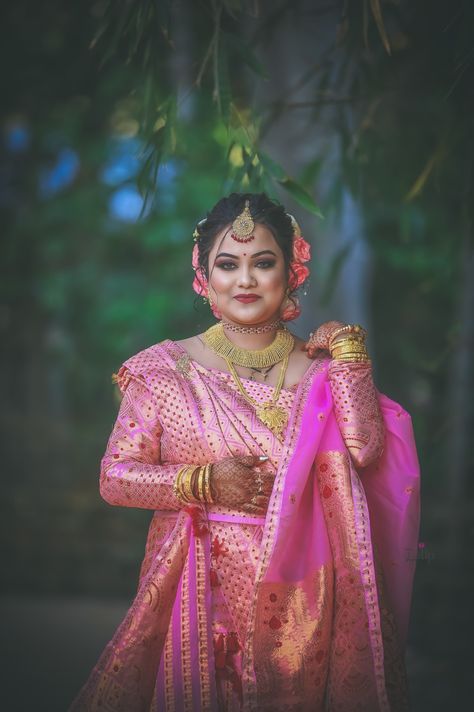 assamese bride pose Assamese Bride Pose, Assamese Wedding, Assamese Bride, Royal Saree, Mekhela Chador, Bride Poses, Aishwarya Rai Bachchan, Wedding Couple Poses, Girls Cartoon