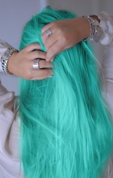 turquoise hair.I LOVE THIS HAIR!!!!!! Scene Girl, Mint Hair, Hair Color Crazy, Lavender Hair, Bright Hair, Pastel Hair, Dye My Hair, Mermaid Hair, Rainbow Hair