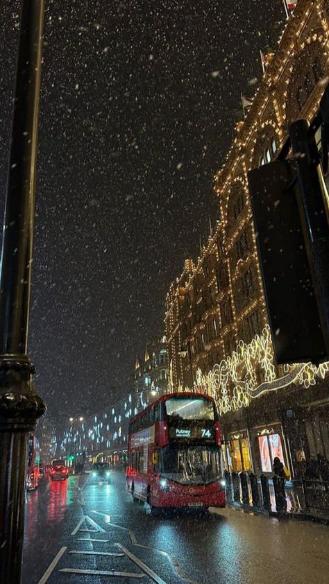 London Christmas Aesthetic, London Christmas, Christmas Aesthetic, Not Mine, Christmas Lights, At Night, London, Christmas, Red