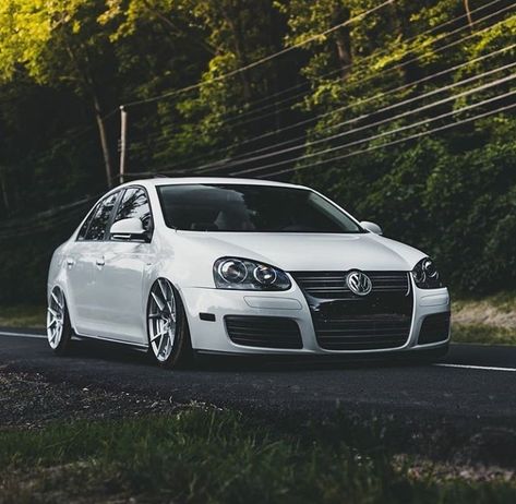 Vw Bora Tuning, Bmw Touring, Jetta Mk5, Volkswagen Cc, Jetta A2, Euro Cars, Cars And Coffee, Vw Jetta, Golf Gti